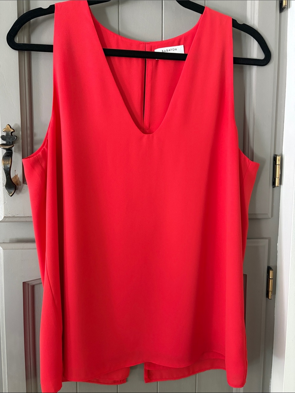 Babaton Maddox Sleeveless V-neck Tank Blouse, Size Medium